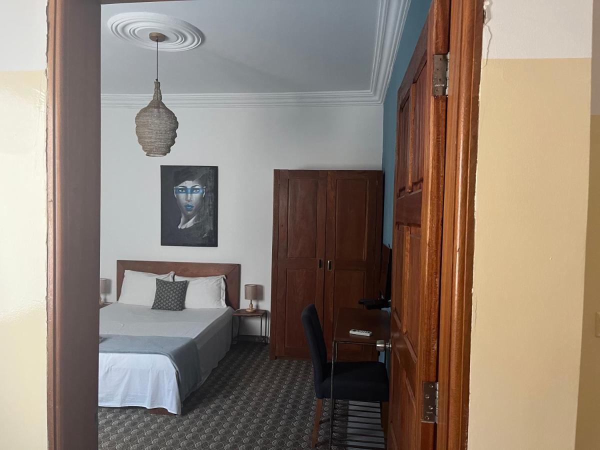Bed and Breakfast Les 5 Lanternes By Clara Дакар Экстерьер фото
